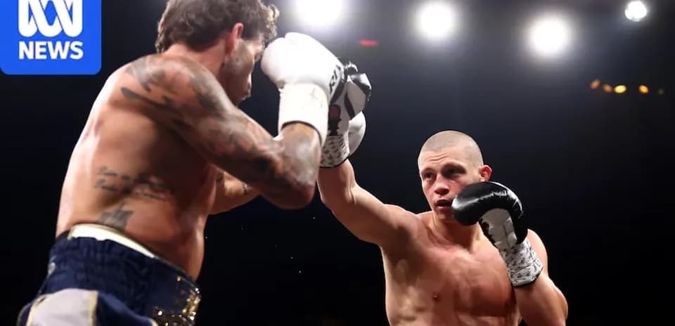 Deux boxeurs s'affrontant sur le ring