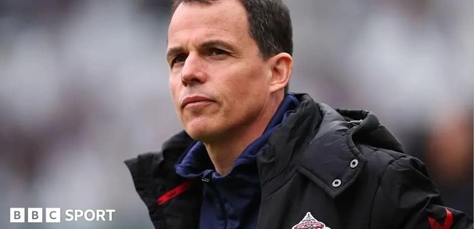 Entraîneur de Sunderland sur le terrain avant le match