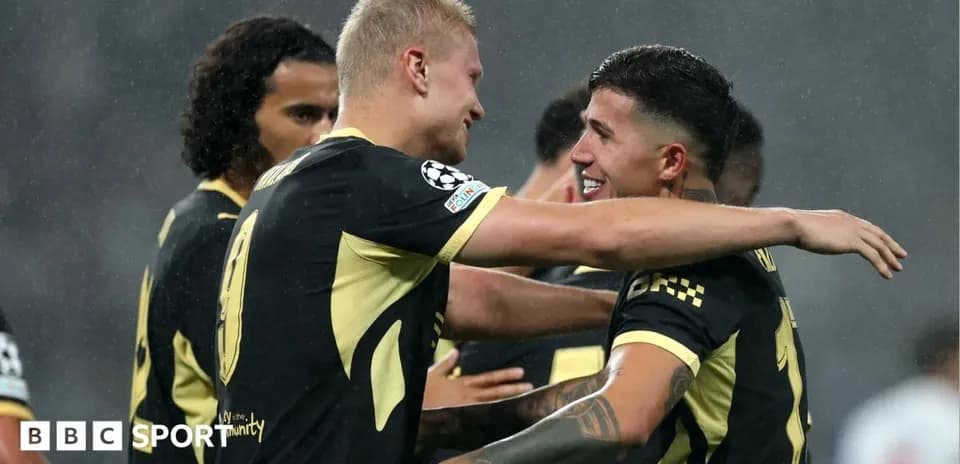 Joueurs célébrant un but lors d'un match