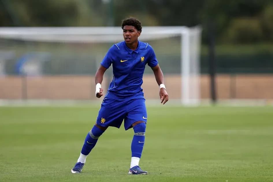 Joueur courant sur le terrain d'entraînement