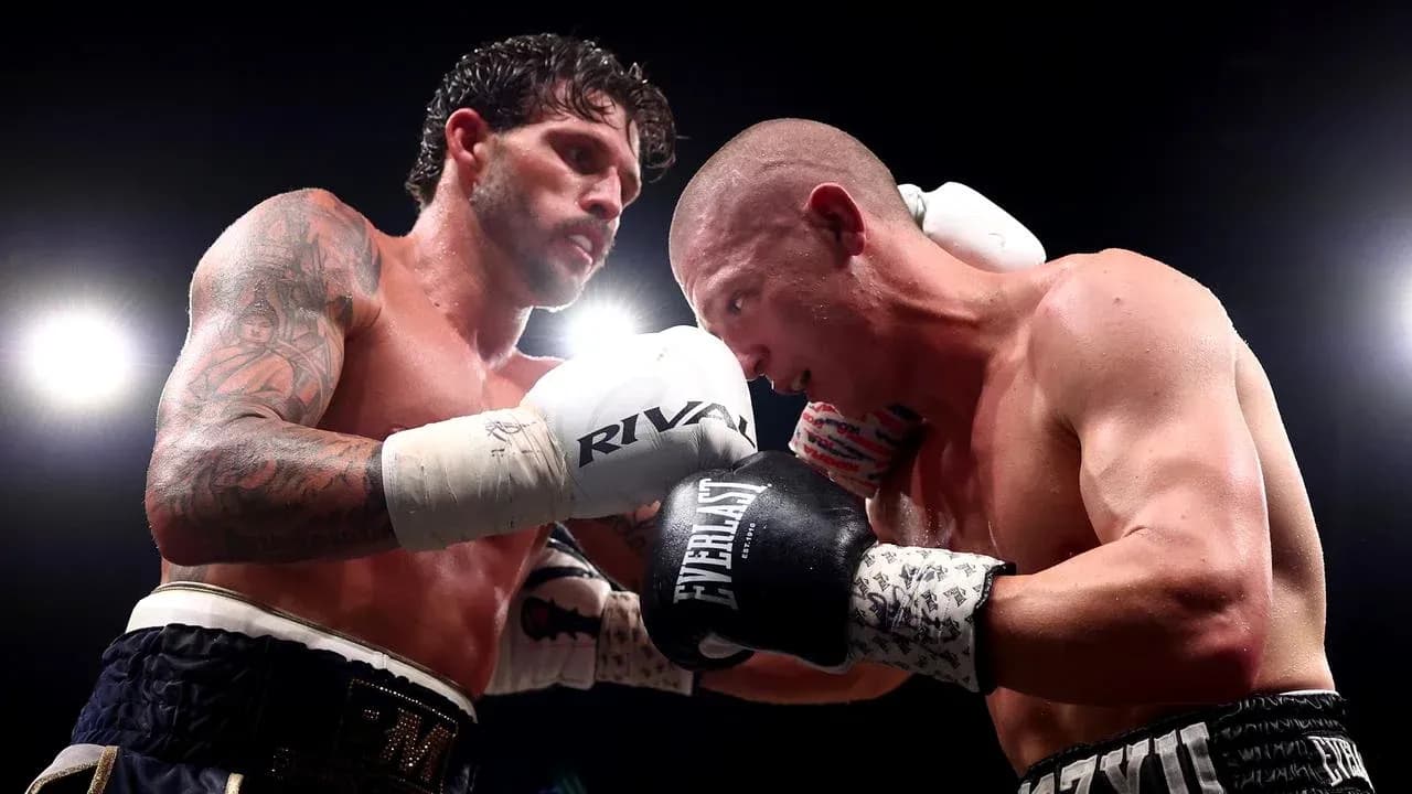 Deux boxeurs s'affrontant sur le ring