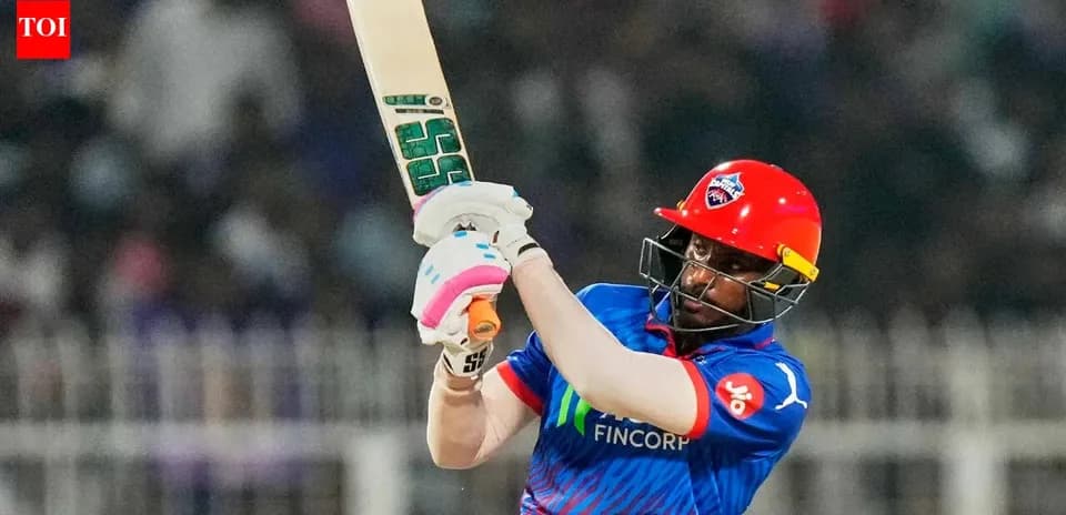 Joueur frappant la balle avec sa batte de cricket