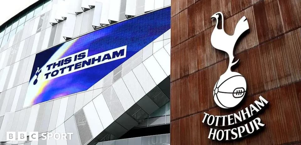 Façade du stade avec logo de Tottenham Hotspur