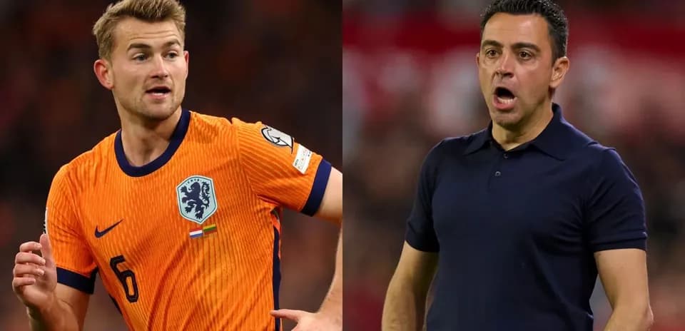 Joueur néerlandais en maillot orange et entraîneur sur le banc