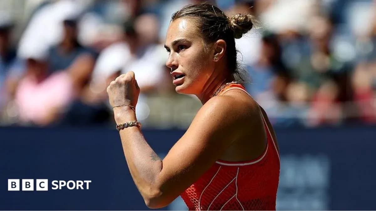 Joueuse de tennis célébrant un point gagné