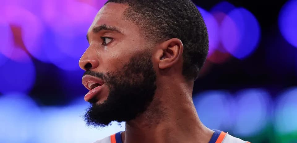 Joueur de basket-ball en action sur le terrain