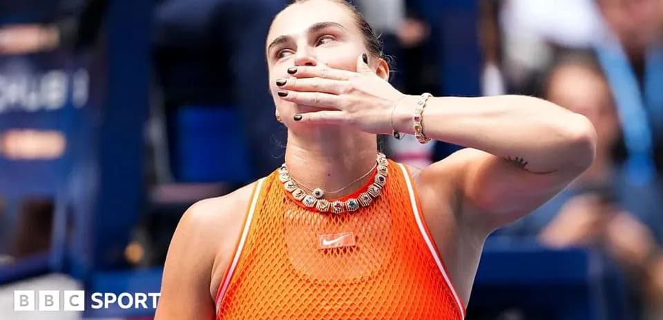 Joueuse de tennis saluant le public après un match