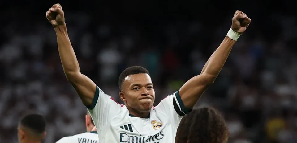 Joueur célébrant avec poing levé après un match