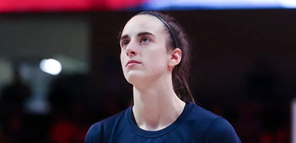 Joueuse de basket se préparant avant le match
