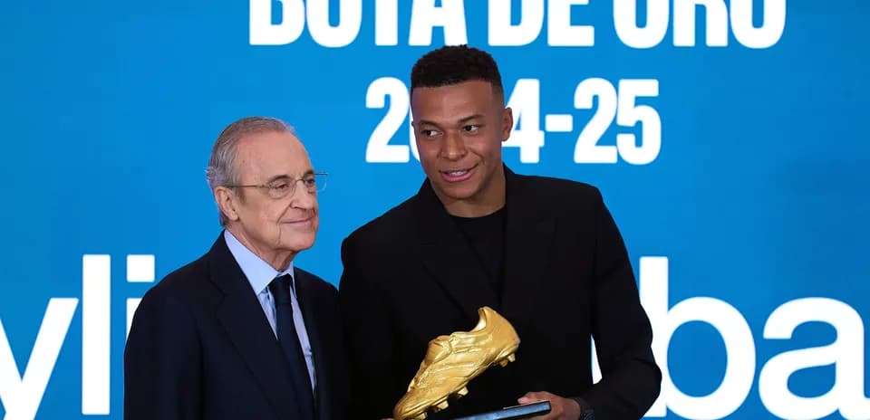 Kylian Mbappé recevant la Bota de Oro 2024-25