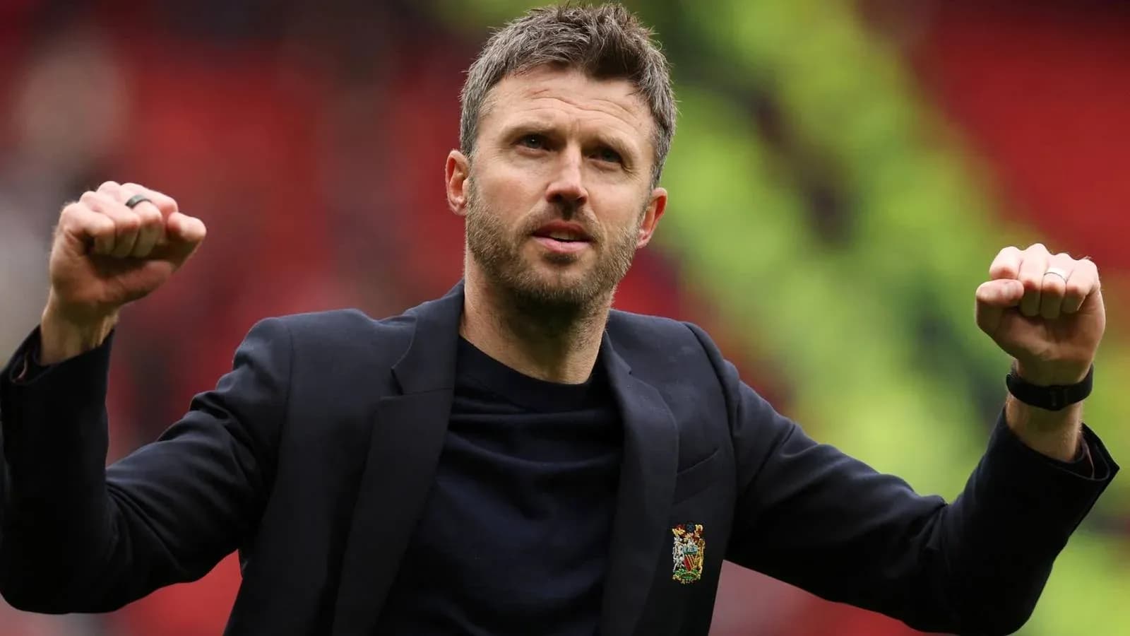 Entraîneur célébrant après un match réussi