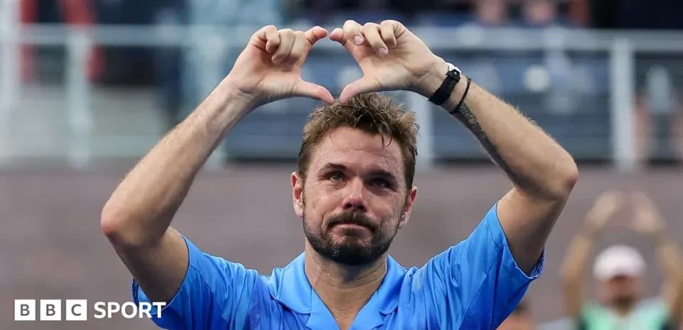 Joueur de tennis faisant un cœur avec ses mains