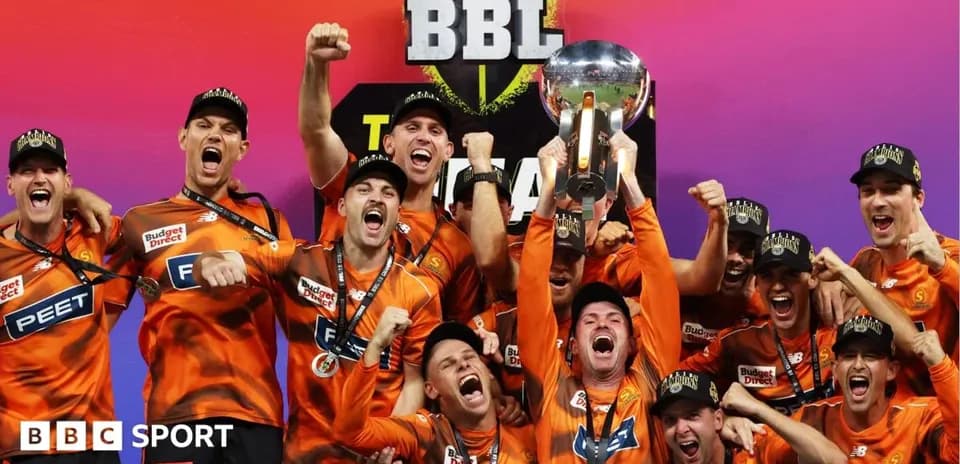 Joueurs célébrant leur victoire avec le trophée BBL