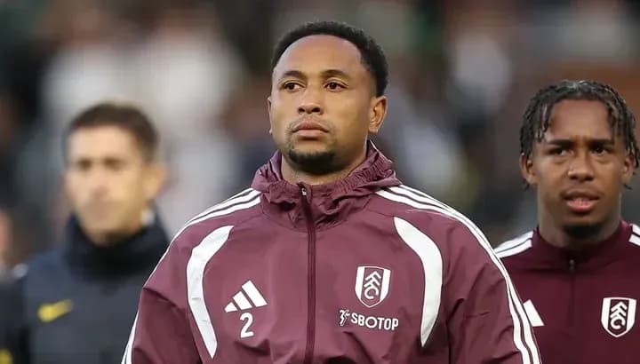 Joueur de Fulham en tenue de match avant le match