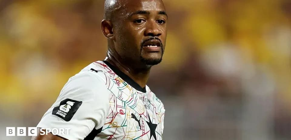 Joueur de football ghanéen sur le terrain