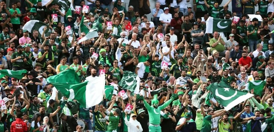 Supporters de l'équipe du Pakistan en train d'applaudir