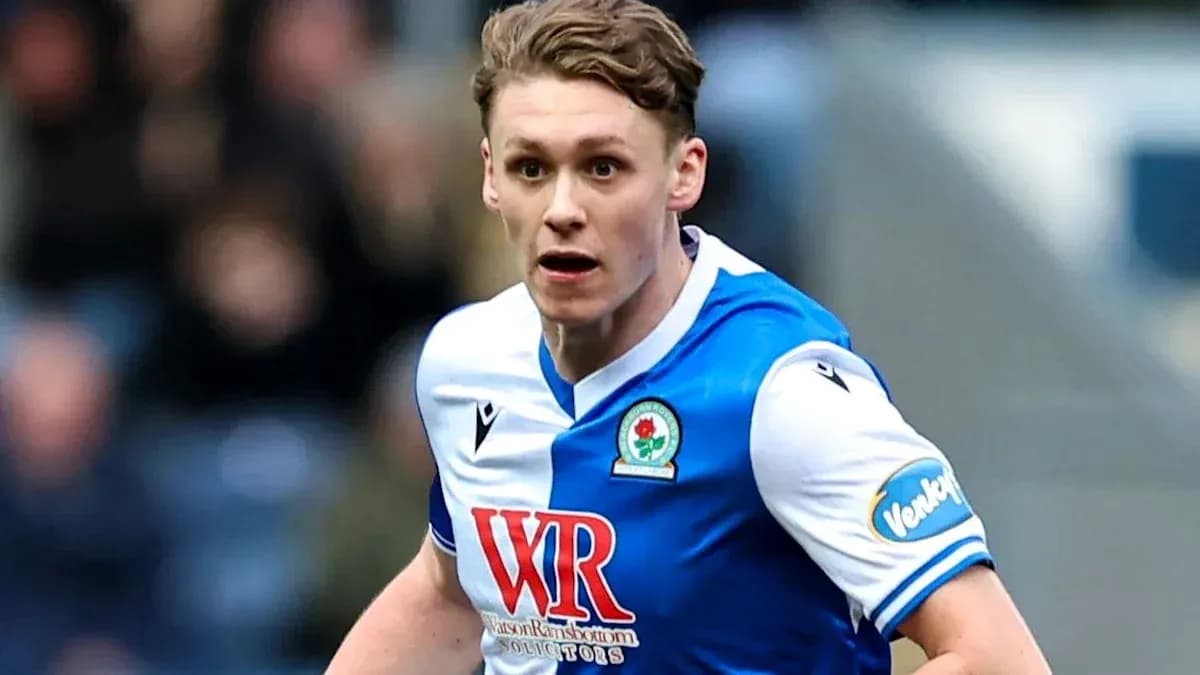 Joueur de Blackburn Rovers en action sur le terrain