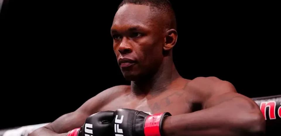 Lutteur se préparant dans l'anneau de MMA