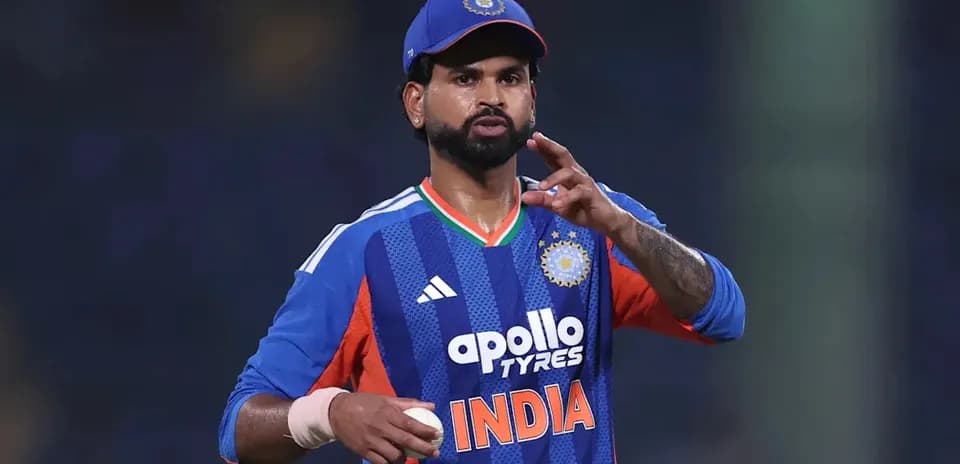 Joueur de cricket en action sur le terrain