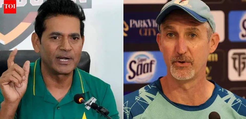 Deux entraîneurs lors d'une conférence de presse