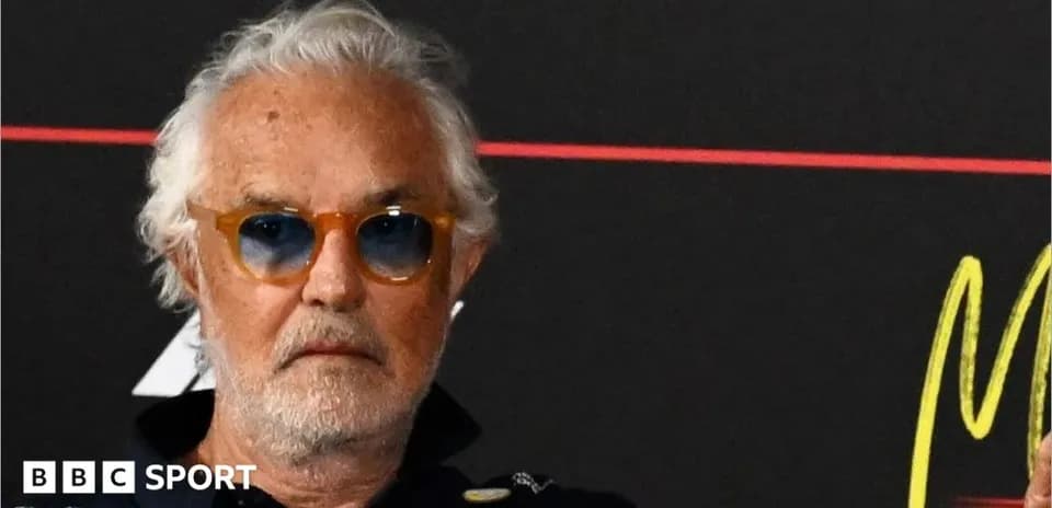 Person avec des lunettes de soleil lors d'une conférence