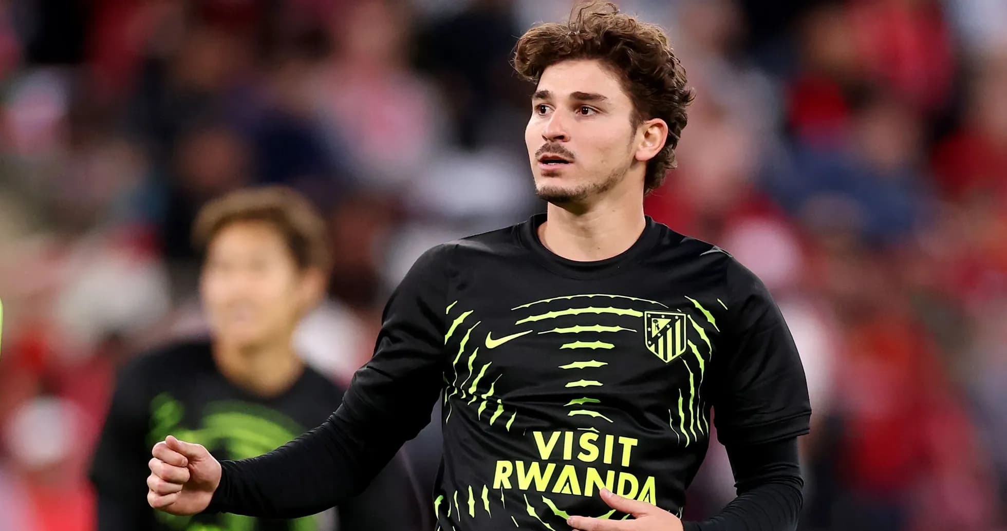 Joueur s'échauffant avant le match avec Atlético Madrid