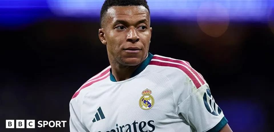 Joueur de football portant un maillot du Real Madrid