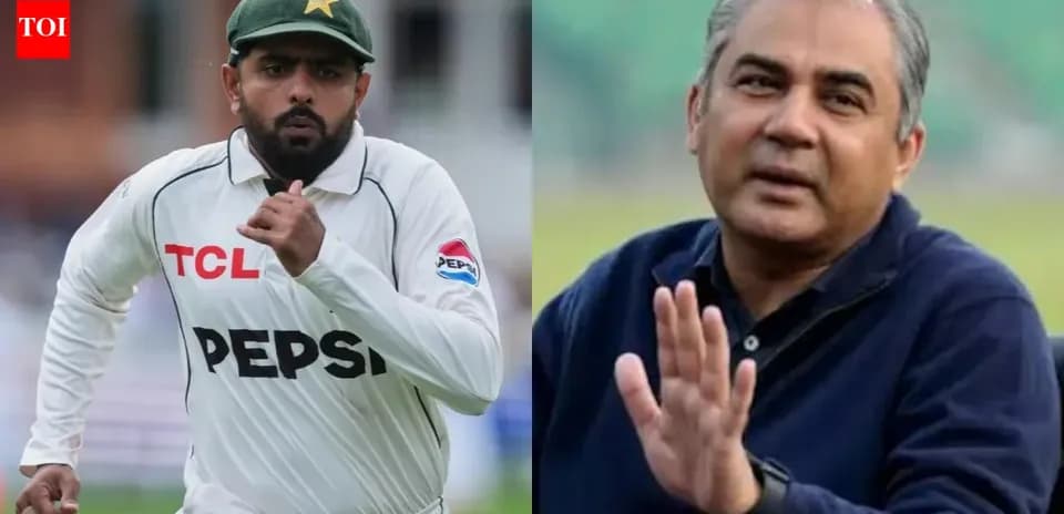 Joueur de cricket en action et un entraîneur discutant