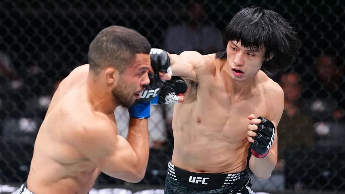 Deux combattants s'affrontant dans l'octogone UFC