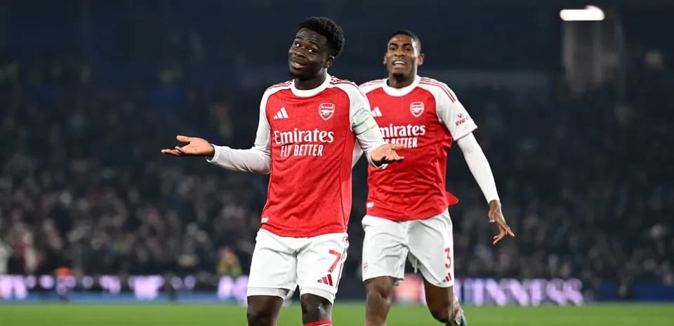 Deux joueurs d'Arsenal célébrant un but