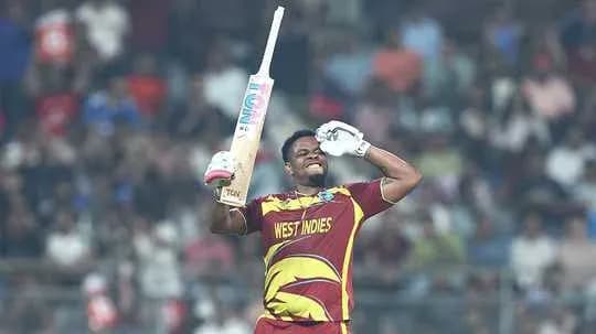 Joueur de cricket des West Indies célébrant un point