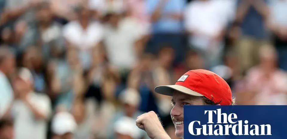 Joueur célébrant une victoire devant le public