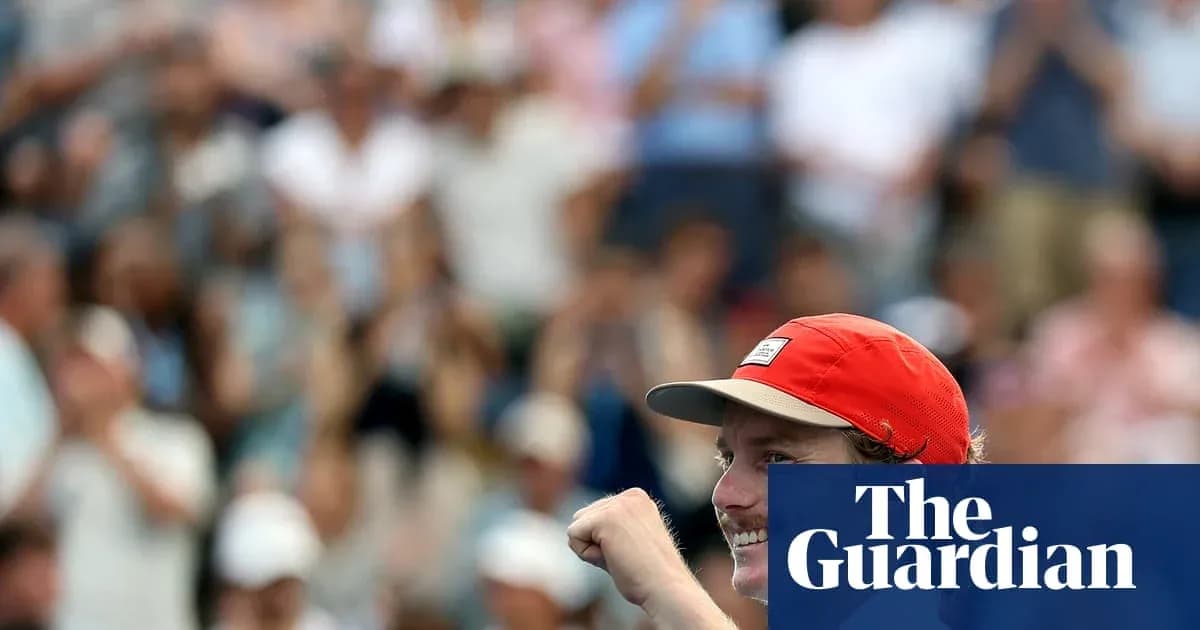 Joueur célébrant une victoire devant le public
