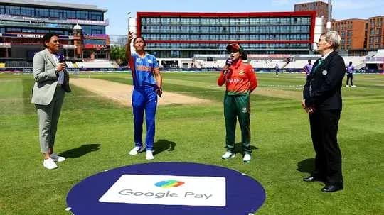 Cérémonie de tirage au sort avant le match de cricket