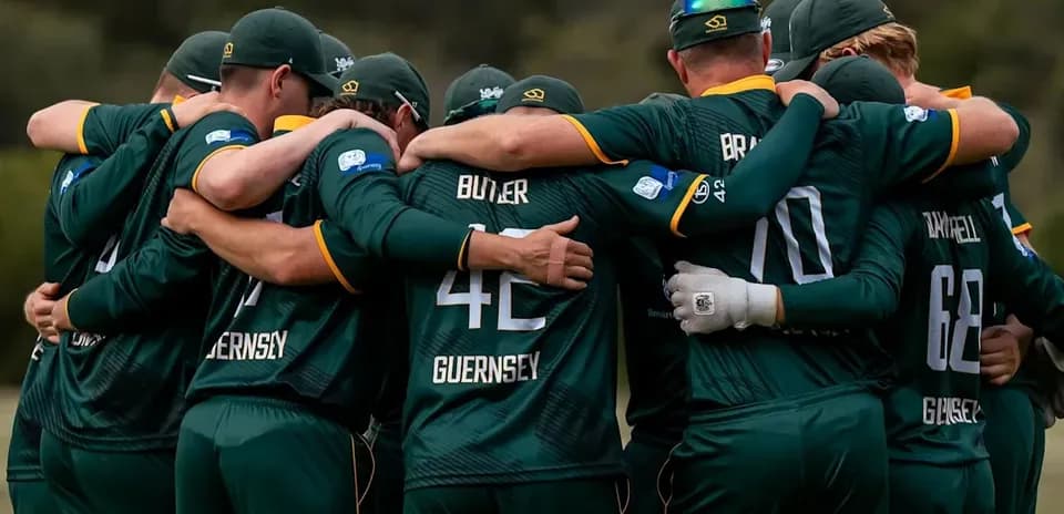 Équipe de cricket se regroupant avant le match