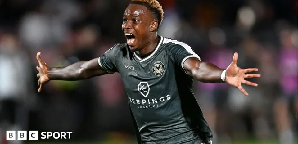Joueur célébrant un but lors d'un match