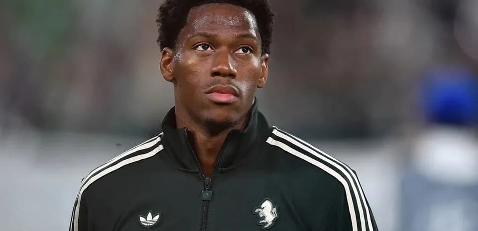 Joueur en tenue d'échauffement avant le match