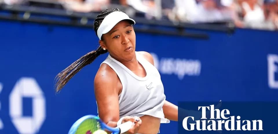 Naomi Osaka frappant une balle lors d'un match
