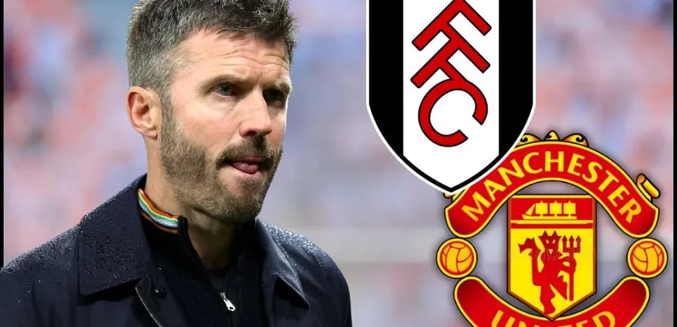 Entraîneur avec logos de Fulham et Manchester United