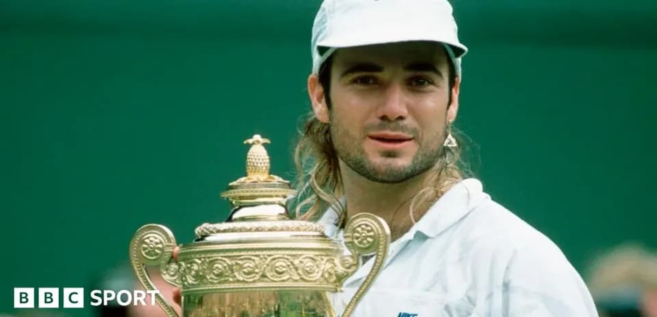 Joueur tenant le trophée de Wimbledon en 1996