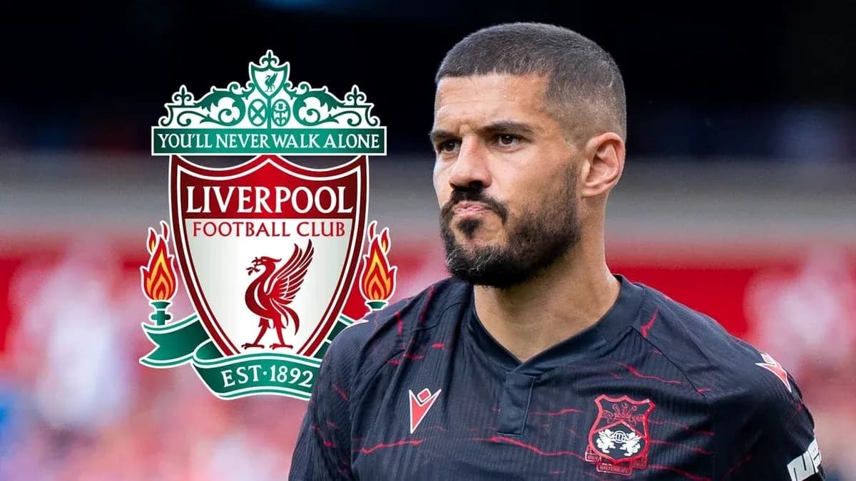 Joueur en maillot de Liverpool avec logo du club