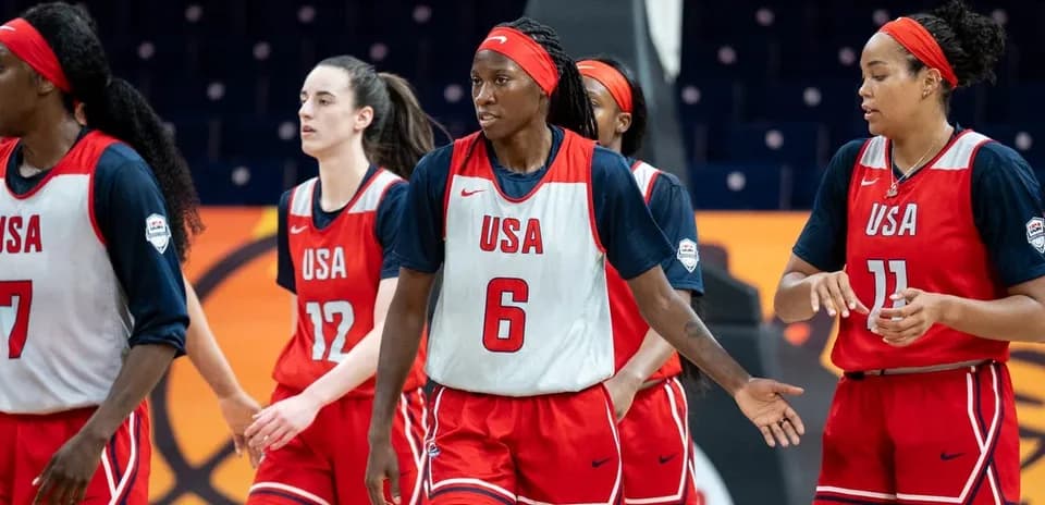 Joueuses de basket-ball USA en séance d'entraînement