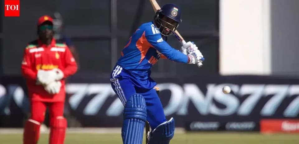 Joueur indien frappant la balle lors du match