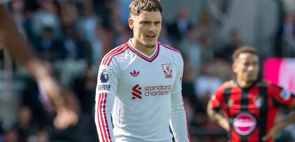 Joueur de Liverpool en action pendant le match