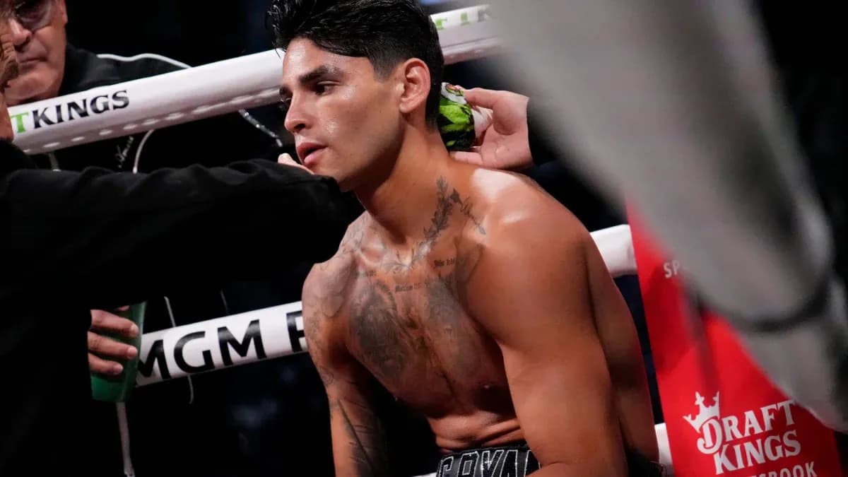 Boxeur recevant des soins dans le coin du ring