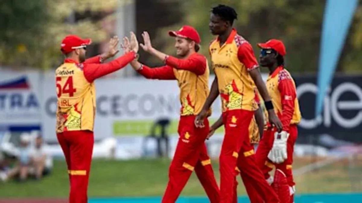Joueurs de cricket célébrant un wicket ensemble