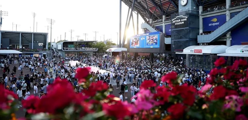 Foule devant l'Arthur Ashe Stadium pendant l'US Open