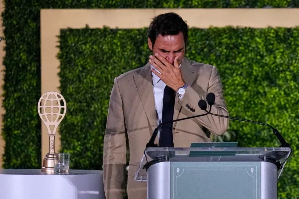 Roger Federer s'exprimant lors d'une cérémonie
