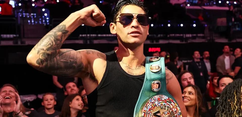 Boxeur levant le poing avec ceinture WBC