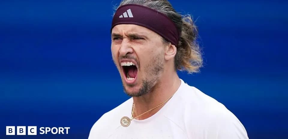 Joueur de tennis criant pendant un match